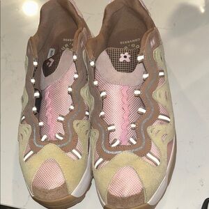Converse men Pink and Beige Sneakers